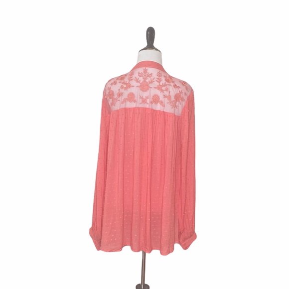 Entro Pink Swiss Dot Floral Lace Split Neckline Top - Picture 3 of 7